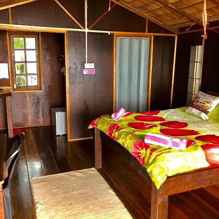 Beachfront Hut Upstairs Astra - Beach Shack Chalet Kampong Juara Eksteriør billede