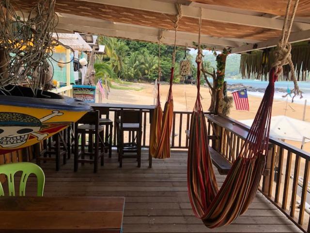 Beachfront Hut Upstairs Astra - Beach Shack Chalet Kampong Juara Eksteriør billede