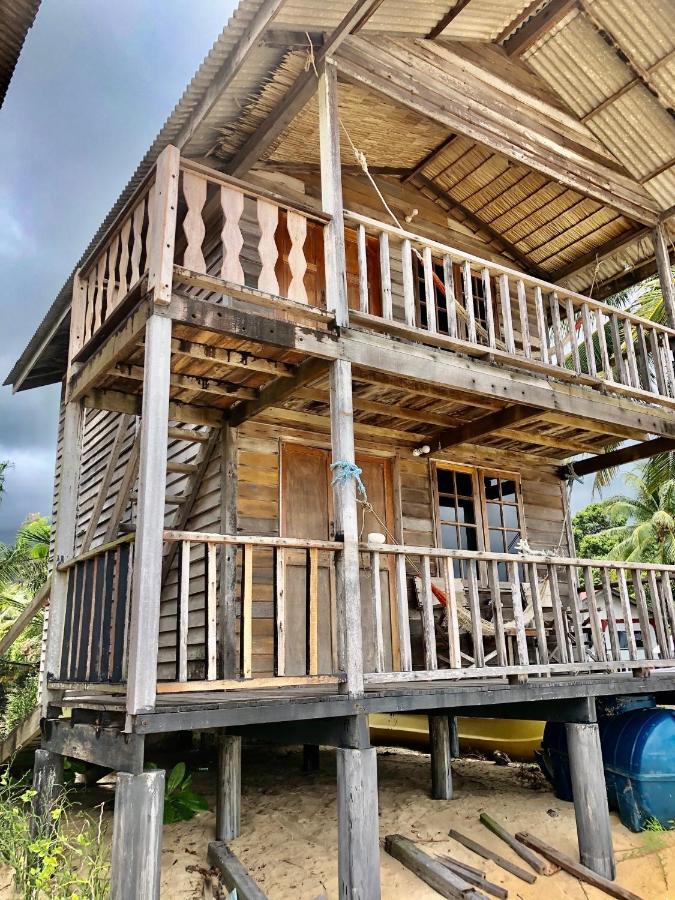 Beachfront Hut Upstairs Astra - Beach Shack Chalet Kampong Juara Eksteriør billede