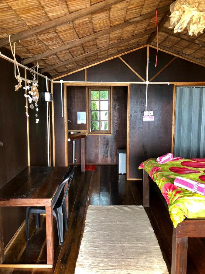 Beachfront Hut Upstairs Astra - Beach Shack Chalet Kampong Juara Eksteriør billede