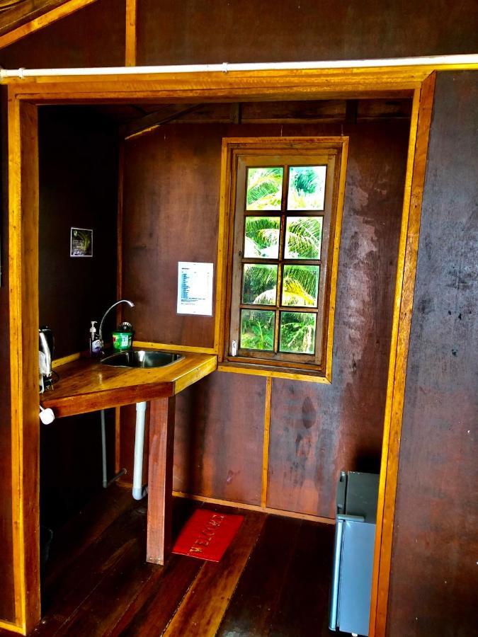 Beachfront Hut Upstairs Astra - Beach Shack Chalet Kampong Juara Eksteriør billede