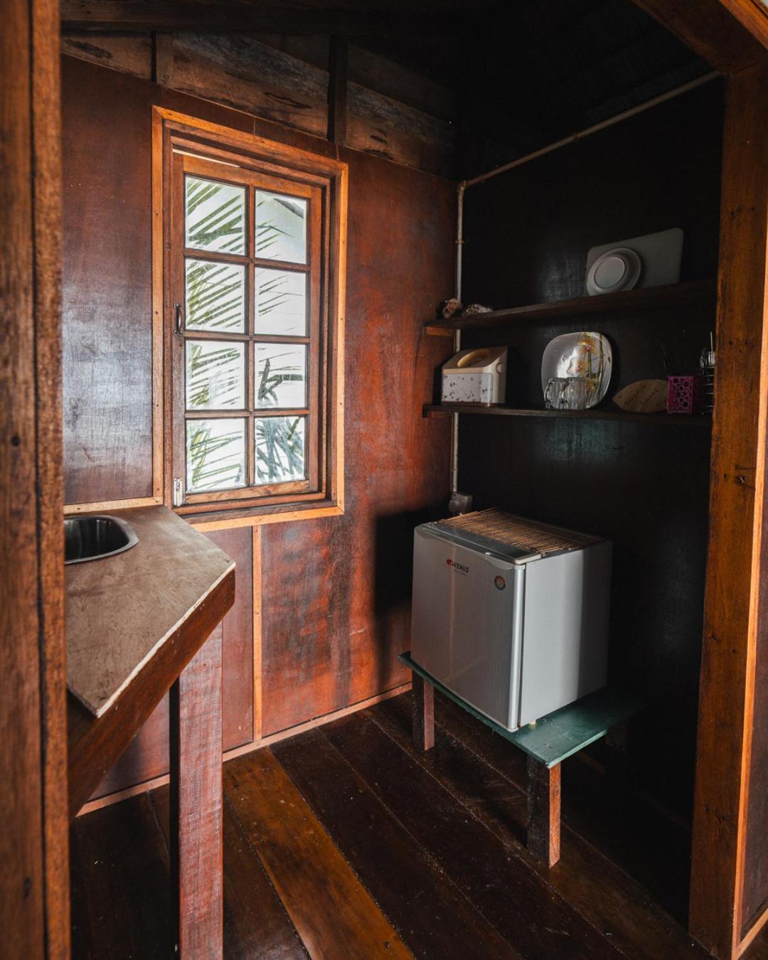 Beachfront Hut Upstairs Astra - Beach Shack Chalet Kampong Juara Eksteriør billede